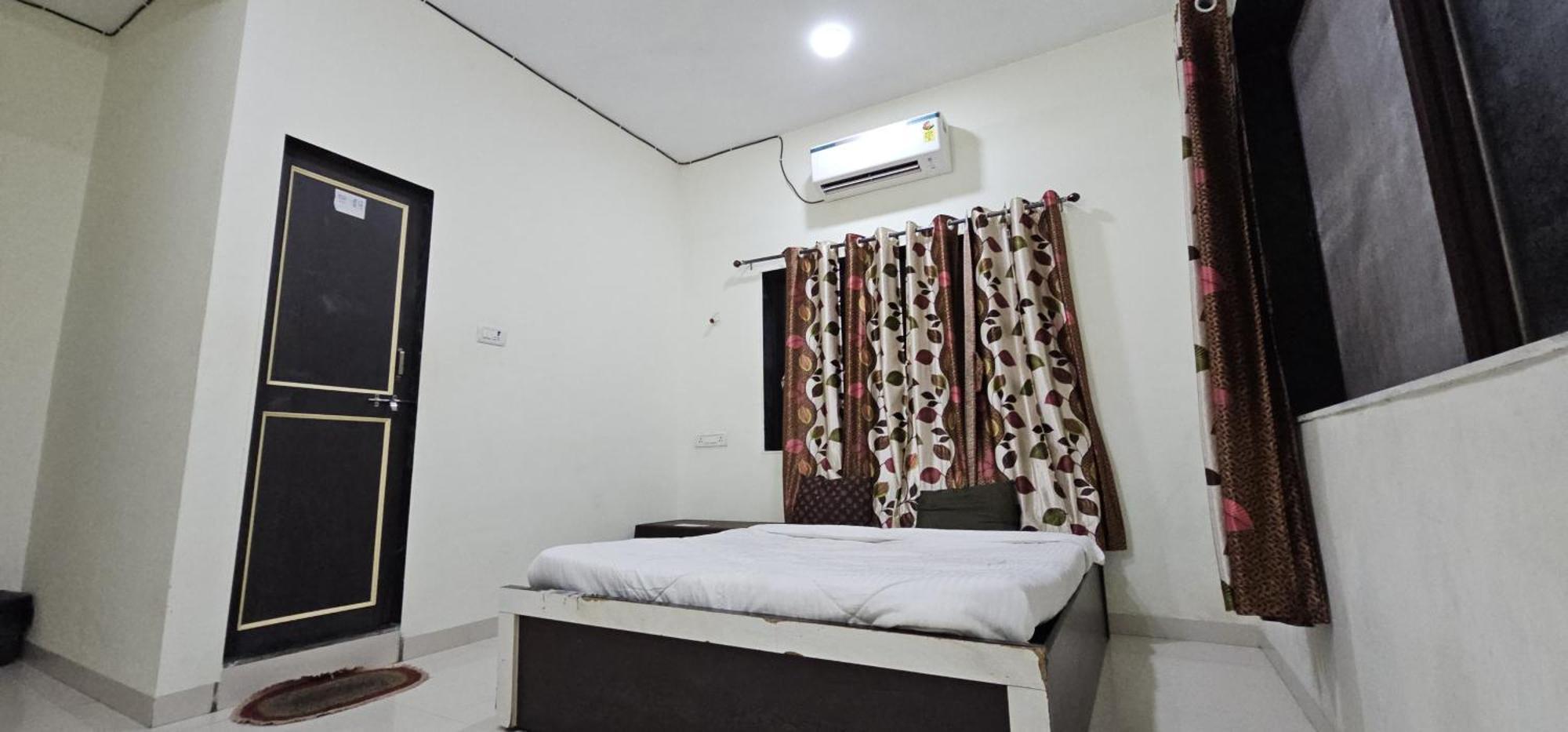 Blue Bell Homestay Lonavala Exterior foto